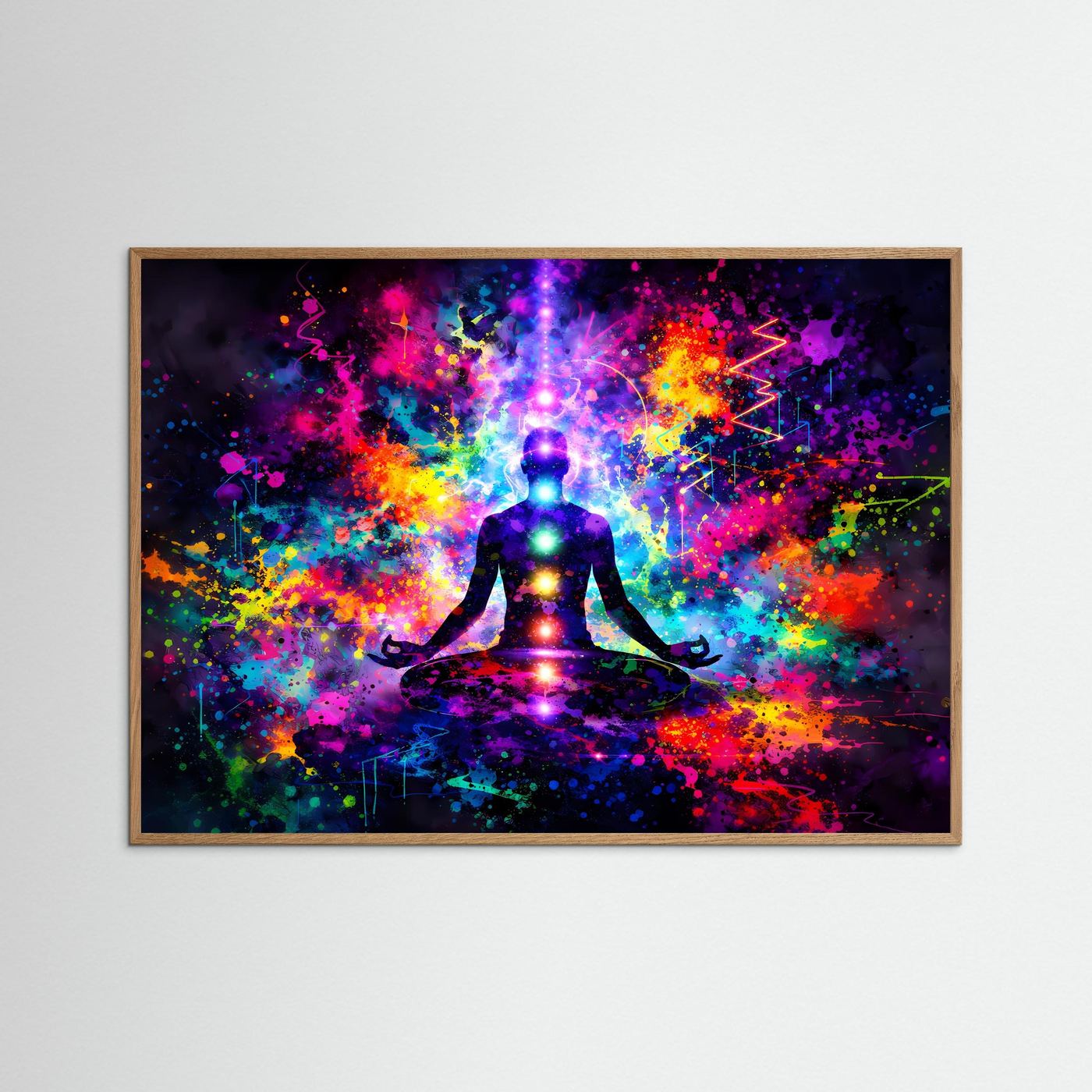 Gerahmtes Kunstposter im Querformat: Meditationsfigur mit leuchtenden Chakren in mehreren Farben