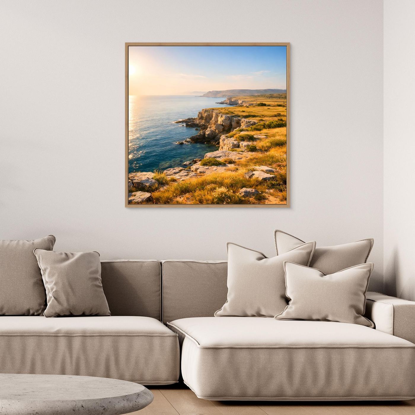Gerahmtes Leinwandbild Steilküste am Meer mit hellem Holzrahmen, Sonnenaufgang
