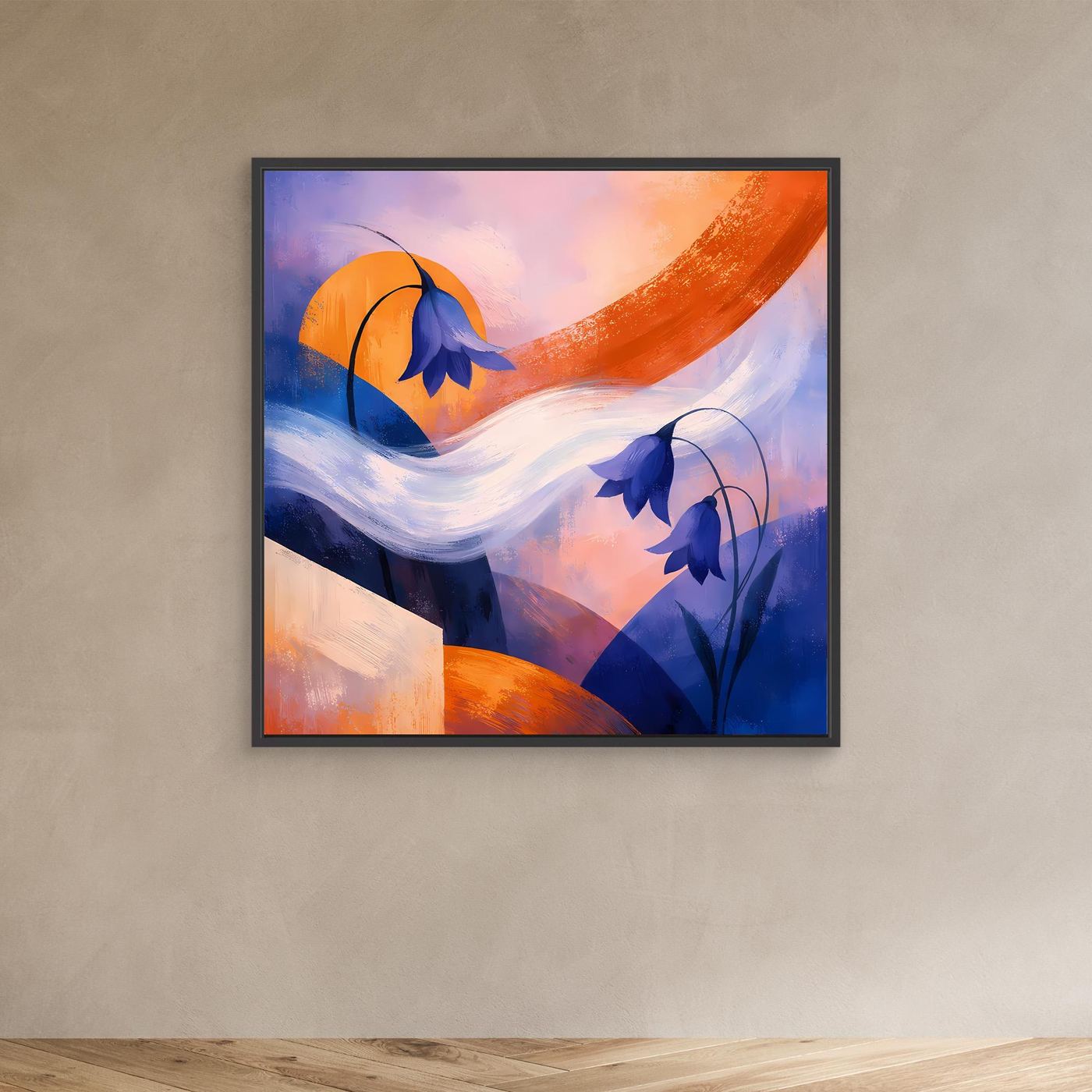 Abstraktes Leinwandbild mit blauen Glockenblumen und orangefarbenem Bogen, schwarzer Rahmen