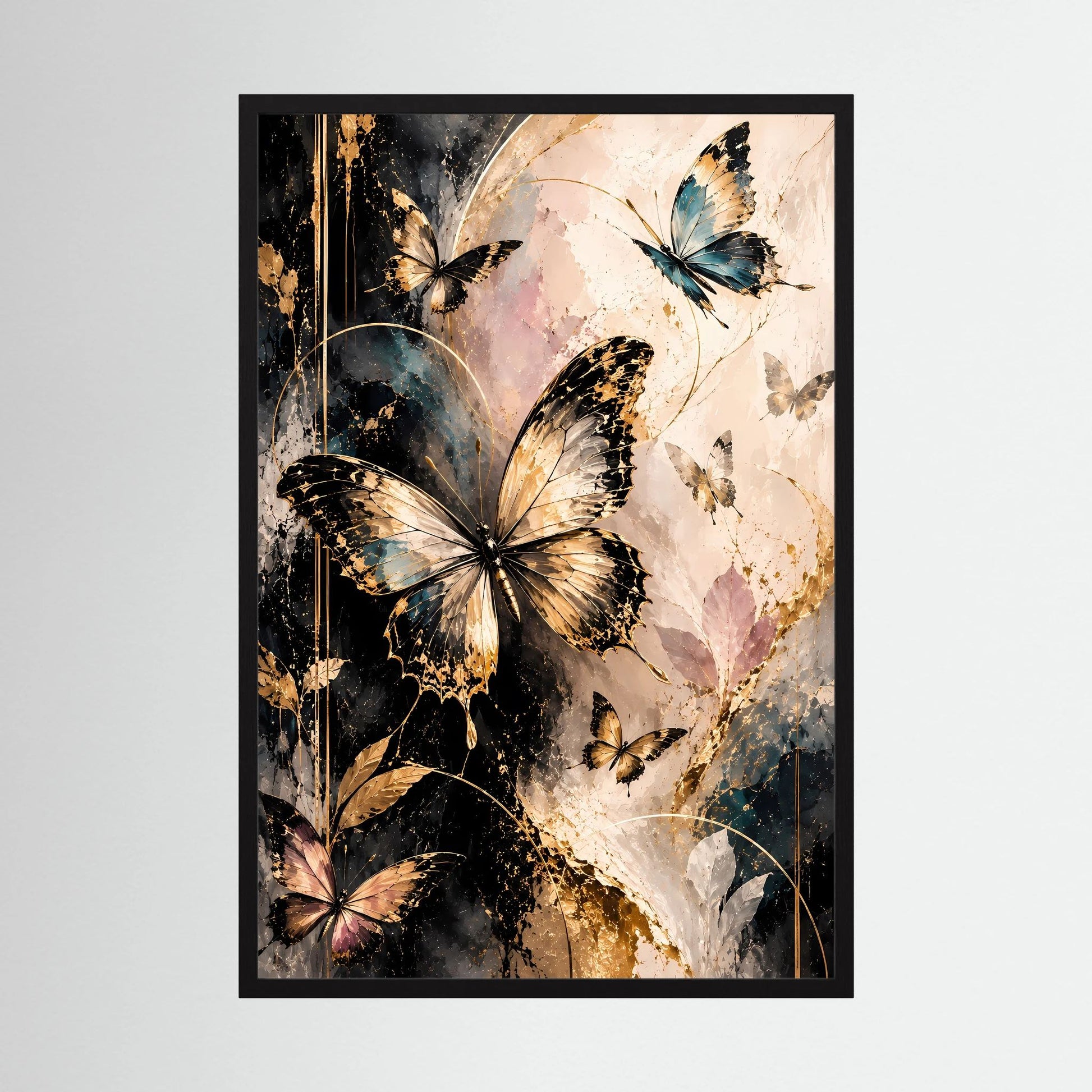 Poster mit Schmetterlingen in Gold, Schwarz und Blau im schwarzen Rahmen, Hochformat.