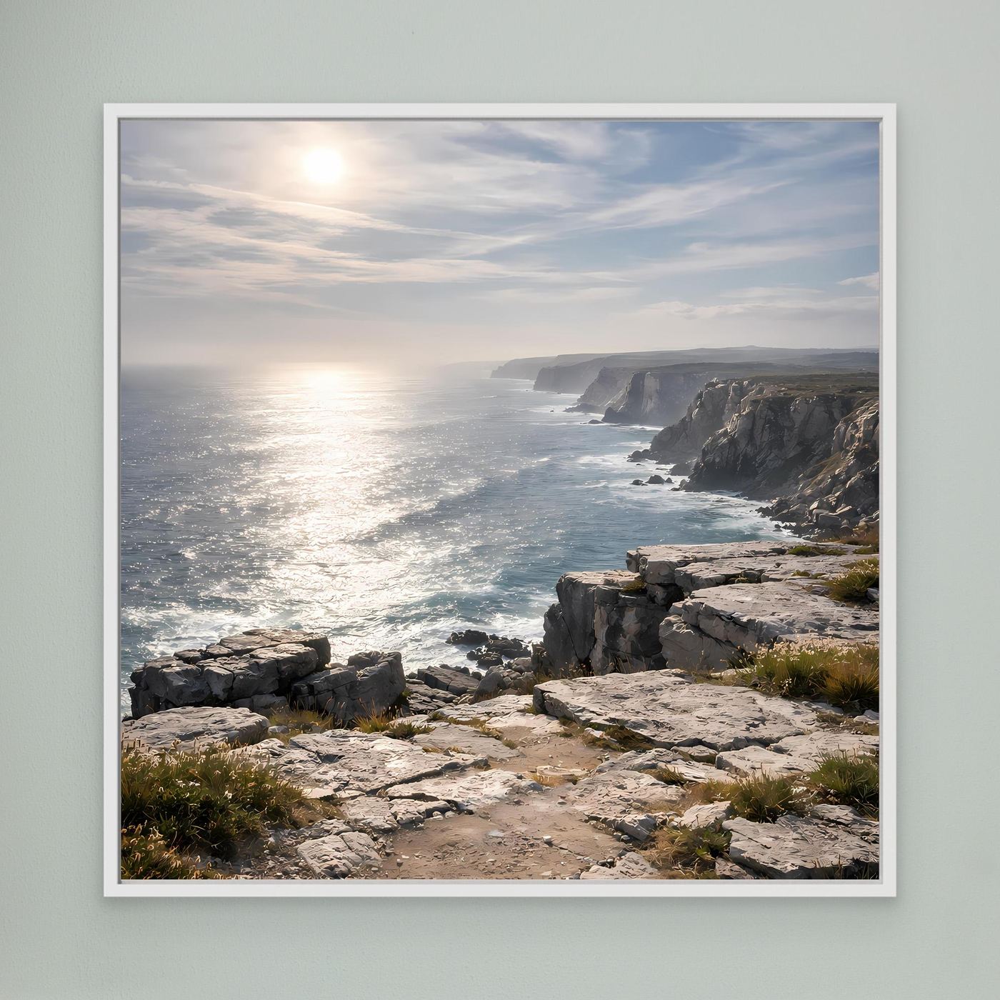 Leinwandbild Steilküste am Meer mit Felsen, Meer und Sonnenaufgang im weißen Rahmen