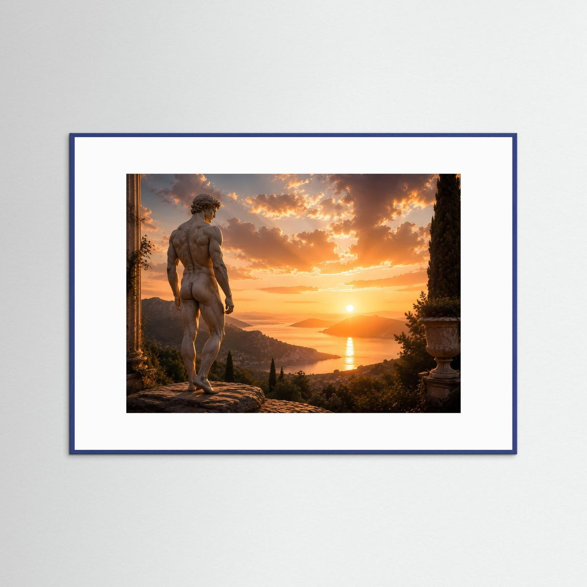 Querformat-Poster mit antiker Männerstatue im Sonnenuntergang im blauen Holzrahmen