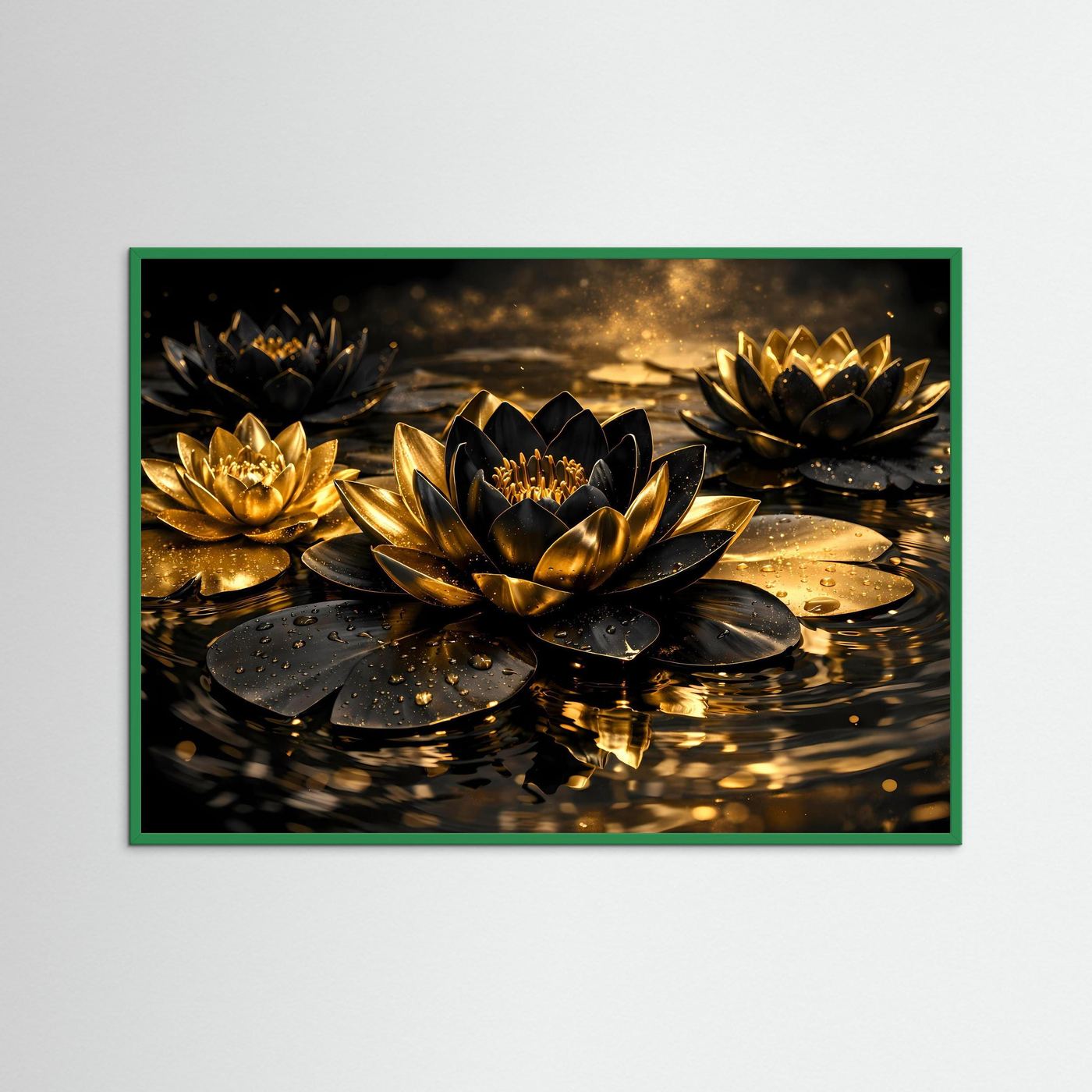 Wandbild mit goldenen Lotusblüten und Wasserreflexion im grünen Rahmen