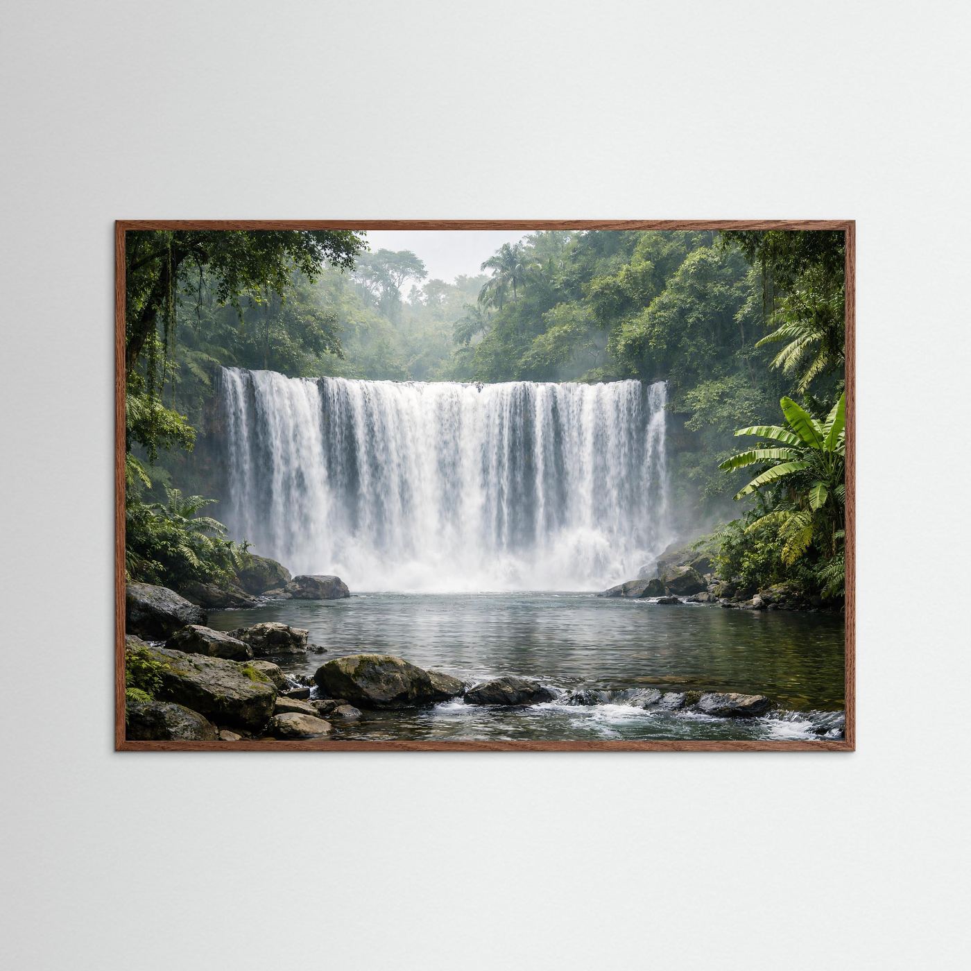 Naturposter Querformat im dunklen Eichenholzrahmen mit Wasserfall im Dschungel und Fluss