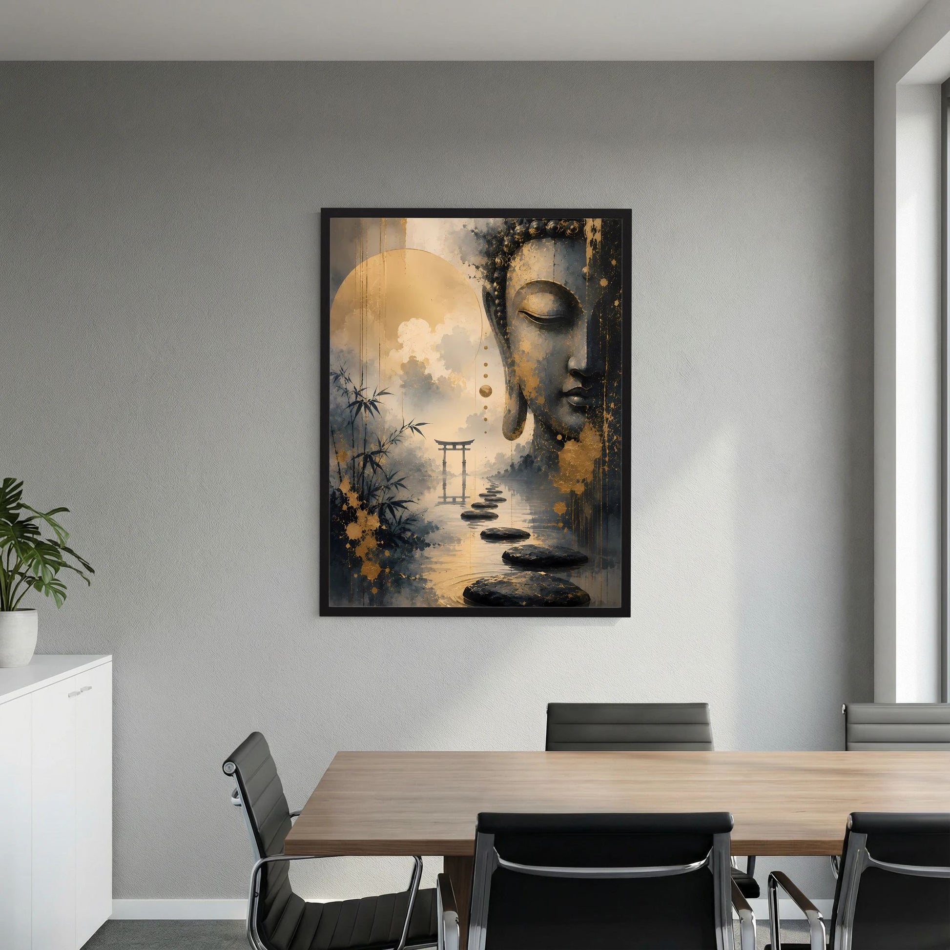 Buddha-Poster im schwarzen Rahmen mit Gold-Schwarz-Motiv, geschlossene Augen und Steintreppe
