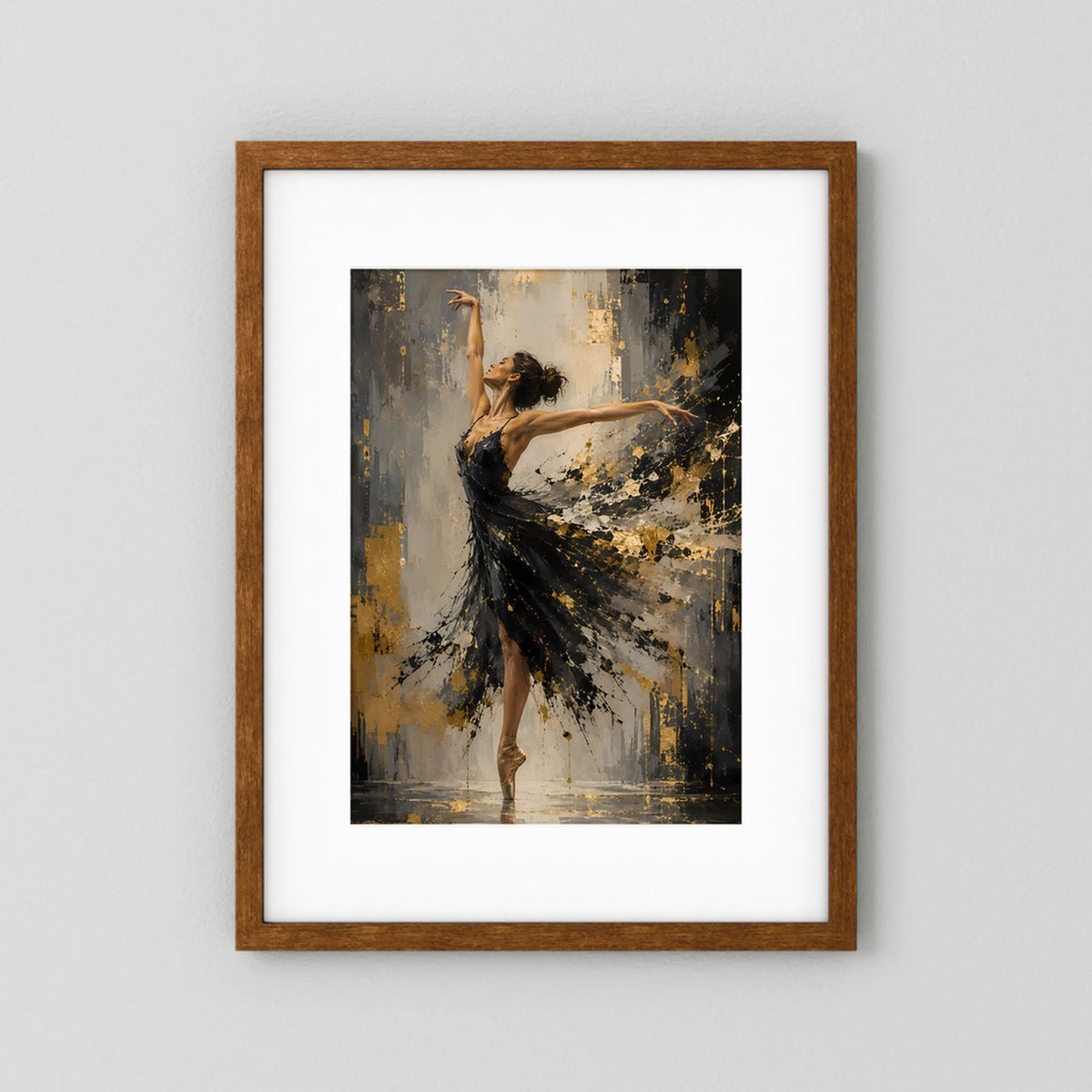 Kunstposter Ballerina in Schwarz und Gold im braunen Holzrahmen, hochformatig