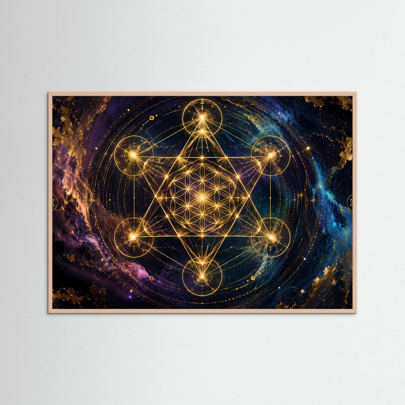 Poster mit Metatrons Würfel in Gold, kosmische Nebel, im Roséholzrahmen