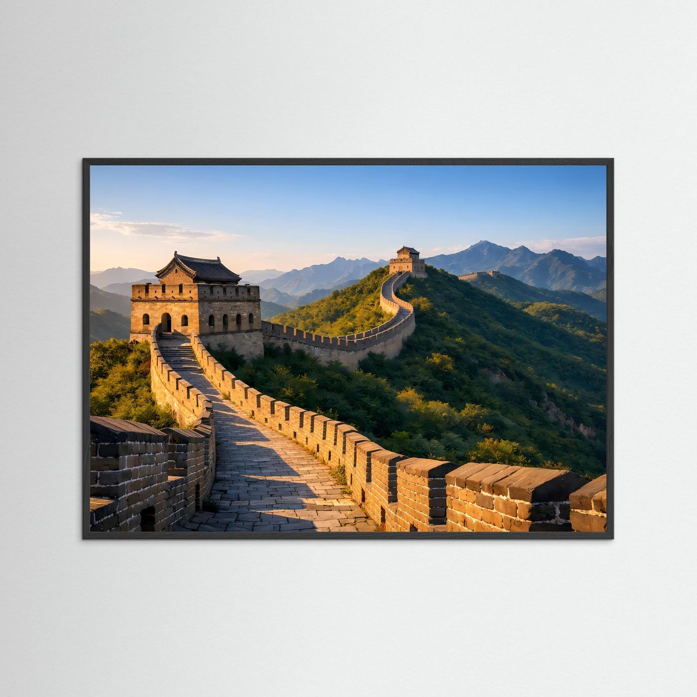 Querformat-Poster der Chinesischen Mauer in Abendstimmung, schwarzer Rahmen.