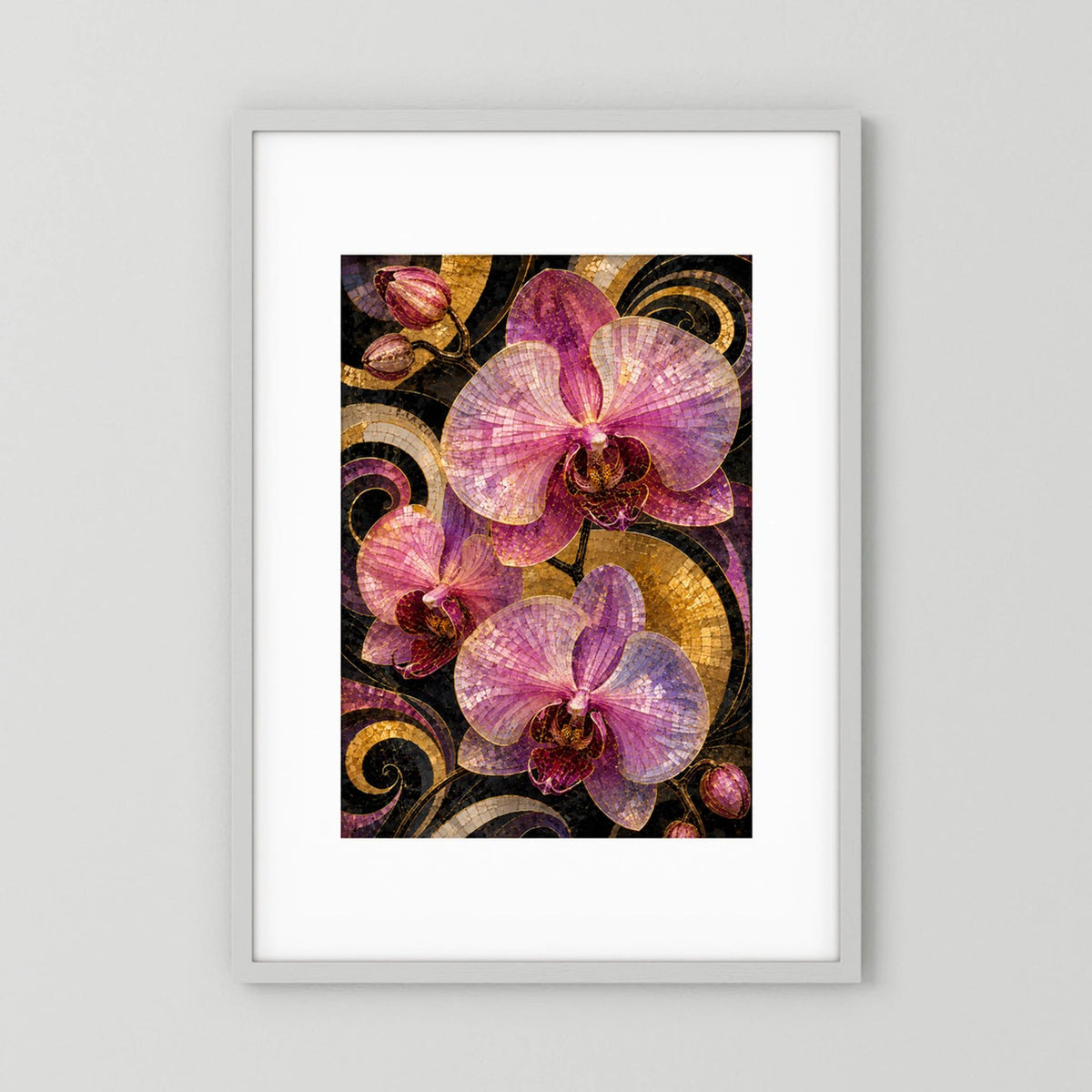 Gerahmtes Hochformat-Kunstposter mit rosa Orchideen im Gold-Mosaikstil und dunklem Muster