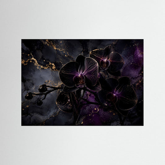 Querformatiges Wandbild mit schwarzen Orchideen, violetten Akzenten, Goldlinien; schwarzer Rahmen