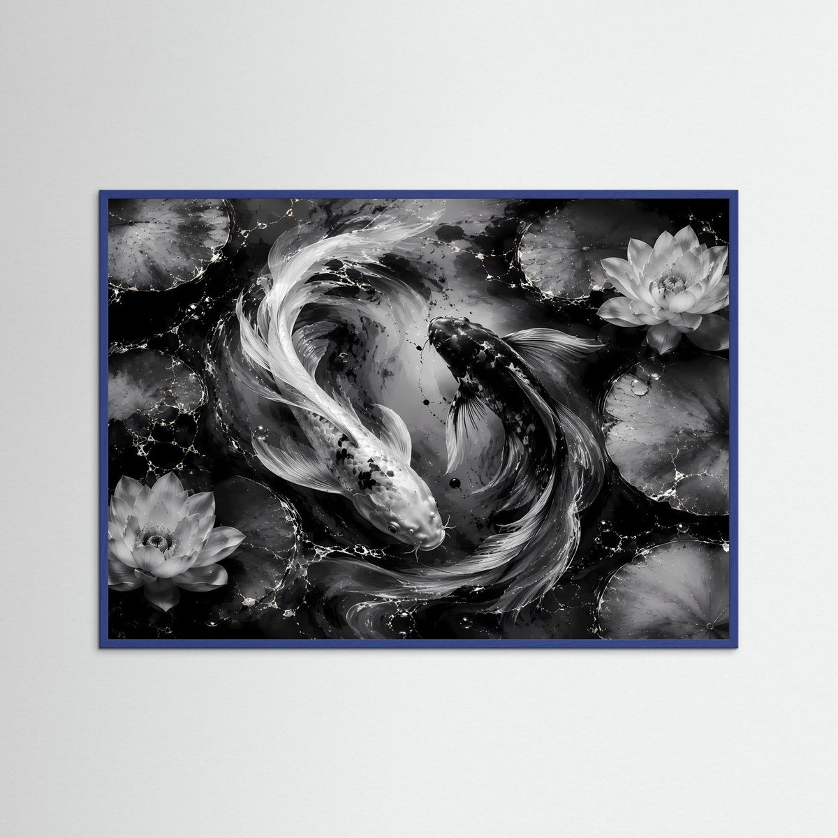 Gerahmtes Wandbild mit blauer Umrandung: Schwarzweiß-Koi und Lotusblüten