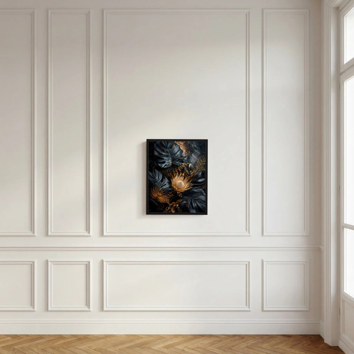 Hochformatiges Kunstposter im schwarzen Rahmen mit dunklen Blättern und goldenen Akzenten