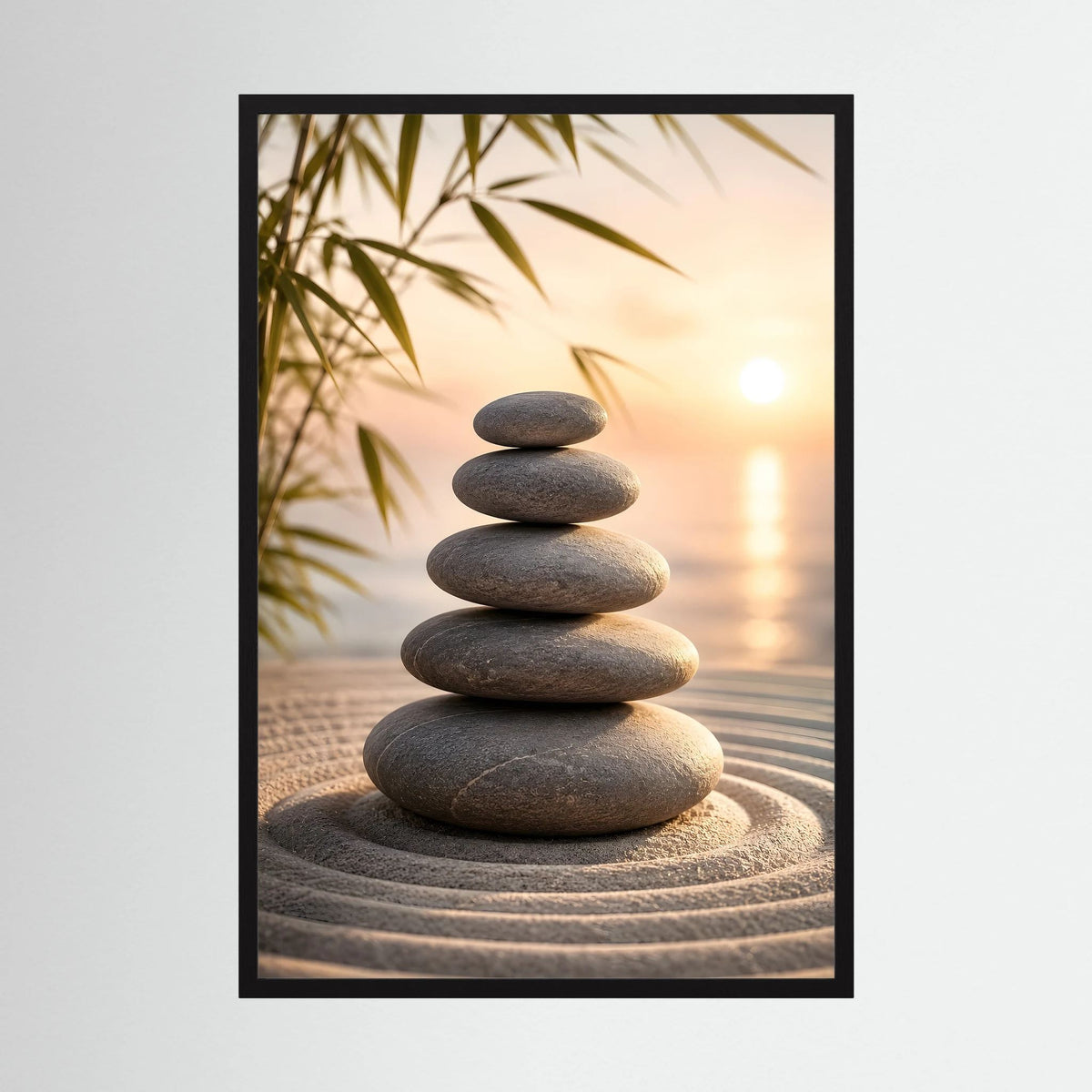 Kunstposter Hochformat: dunkler Stein-Stapel mit Bambus am Sonnenaufgang, schwarz gerahmt