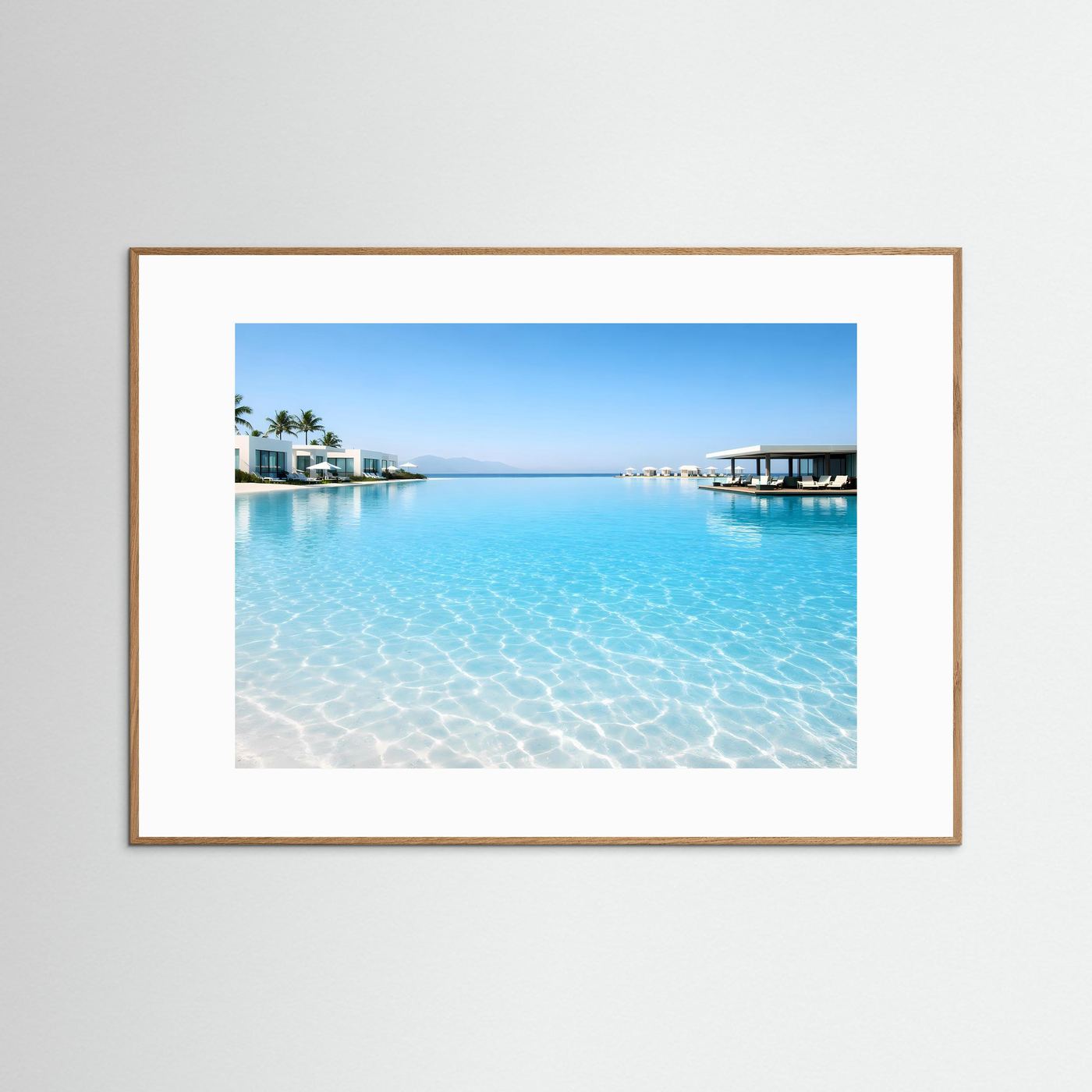 Panorama-Pool-Poster im braunen Holzrahmen, türkisfarbenes Wasser und Steg rechts