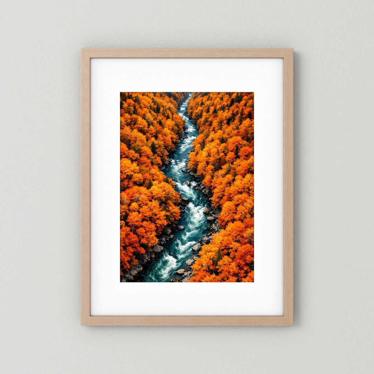 Herbst-Wandbild: Fluss zwischen orangefarbenen Bäumen im hellem Holzrahmen, Hochformat