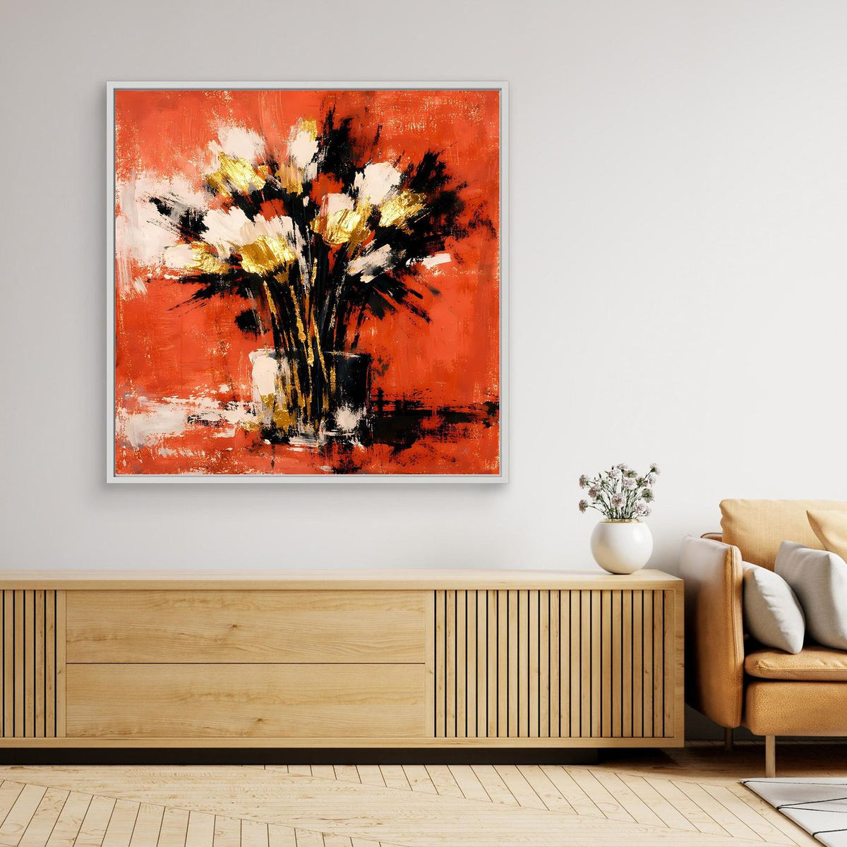 Abstraktes Blumenstrauß-Wandbild: roter Hintergrund, schwarze Vase, weiße Akzente, silberner Rahmen
