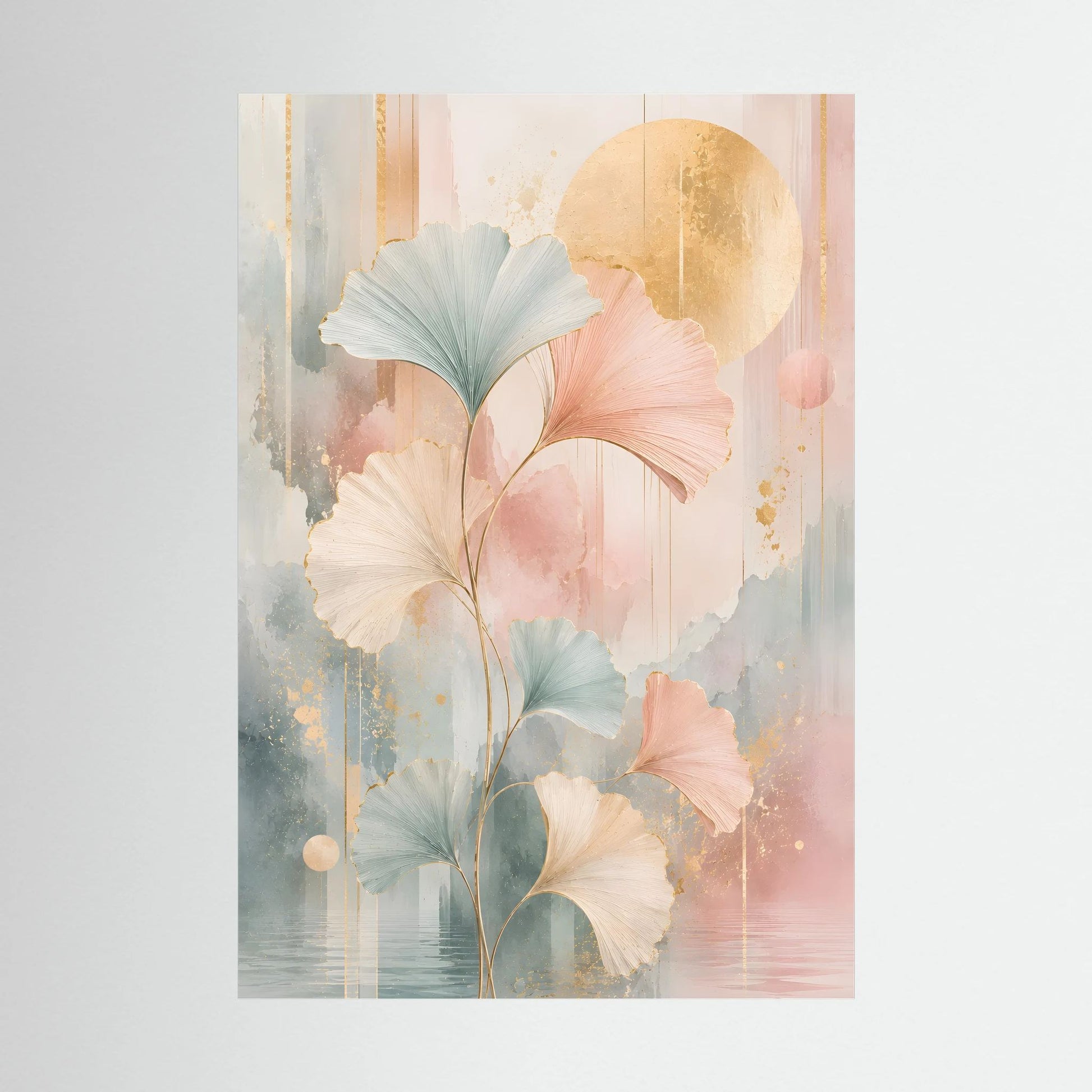 Hochformatiges Kunstposter mit Ginkgo-Blättern in Pastellrosa, Salbeigrün und goldenen Punkten