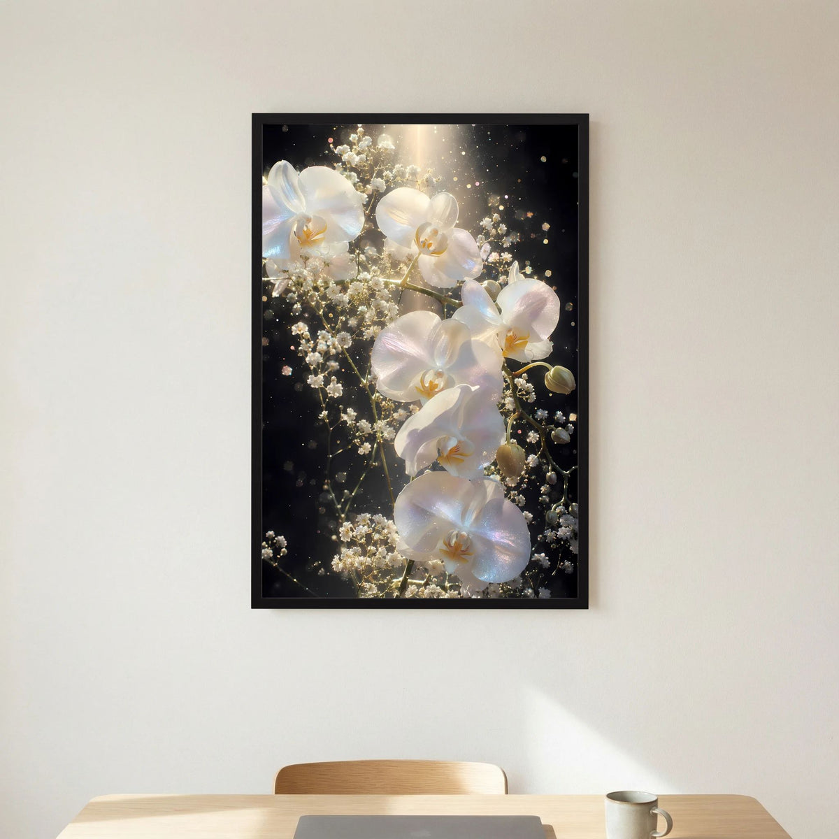 Orchideen-Blumenposter mit weißen Blüten und goldenen Funken im schwarzen Rahmen