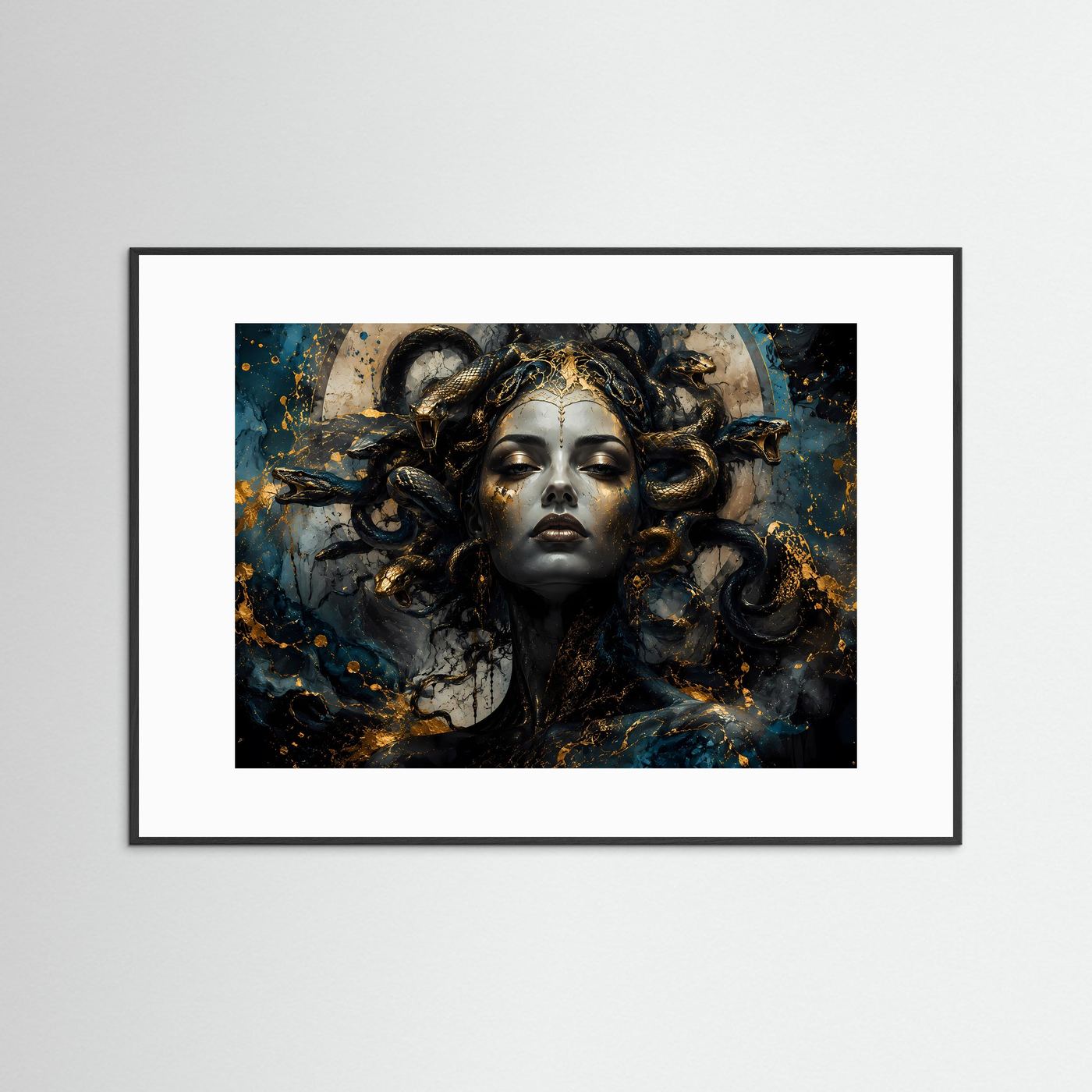 Mystische Medusa in Gold & Tiefblau | Modernes Mythologie Wandbild & Kunst-Poster
