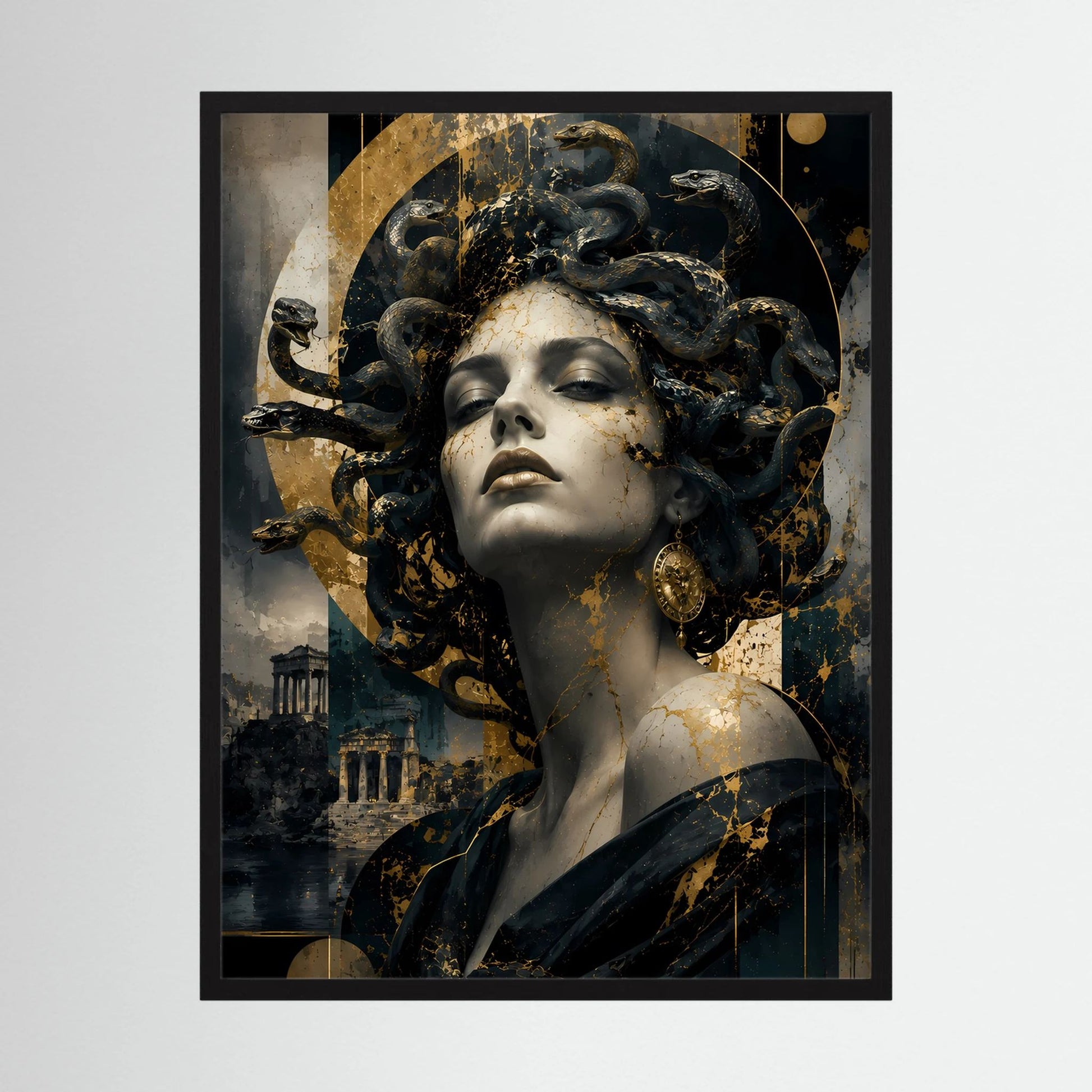 Schwarz-goldenes Hochformat-Poster mit Porträt einer Frau und Schlangen um den Kopf