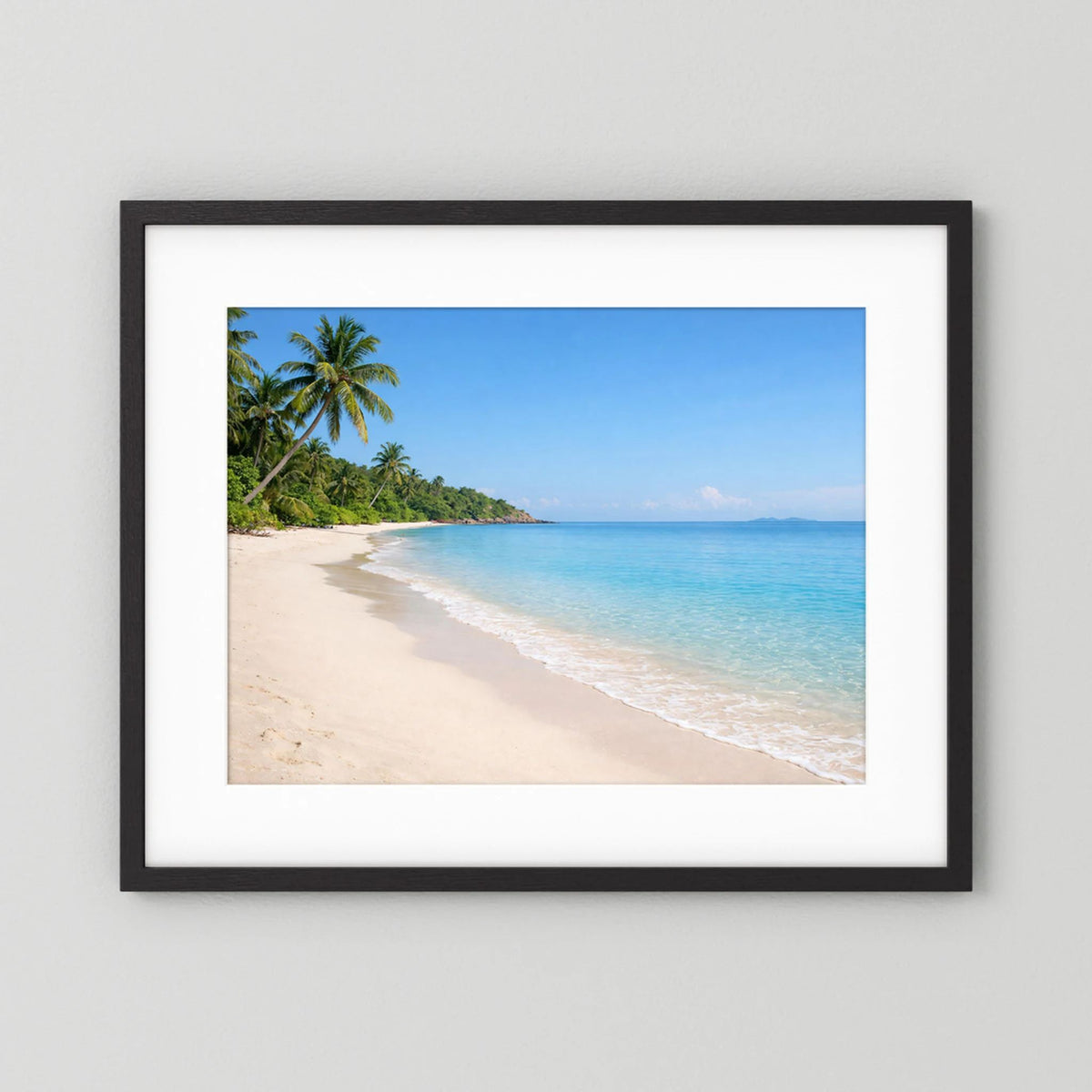 Querformat-Wandbild Strand und Palmen, schwarzer Rahmen mit weißem Rand