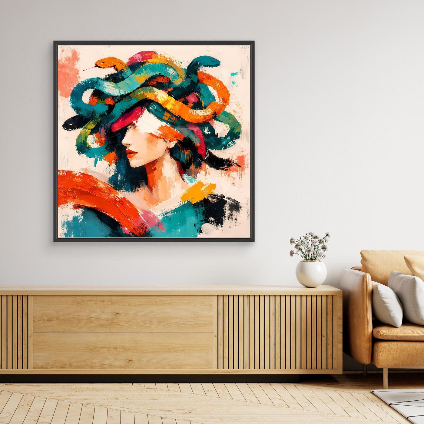 Gerahmtes Leinwandbild mit Medusa-Porträt im bunten Pop-Art-Stil, schwarzer Rahmen
