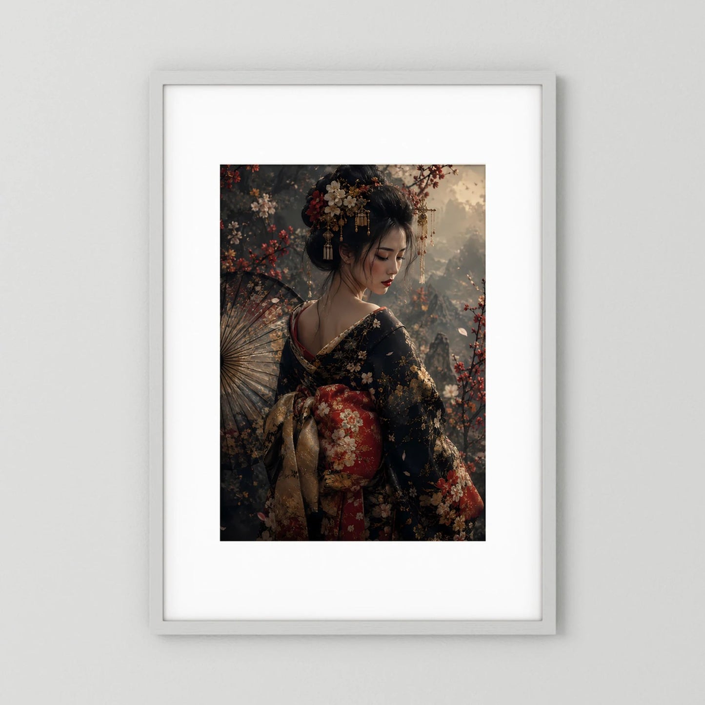 Hochformatiges Wandposter mit Geisha-Frau im floralen Kimono und Fächer, im Rahmen