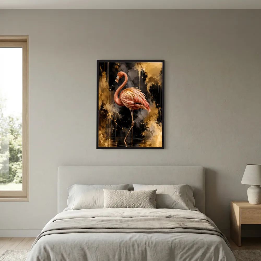 Hochformat-Poster mit rosafarbenem Flamingo vor gold-schwarzer Spritztextur