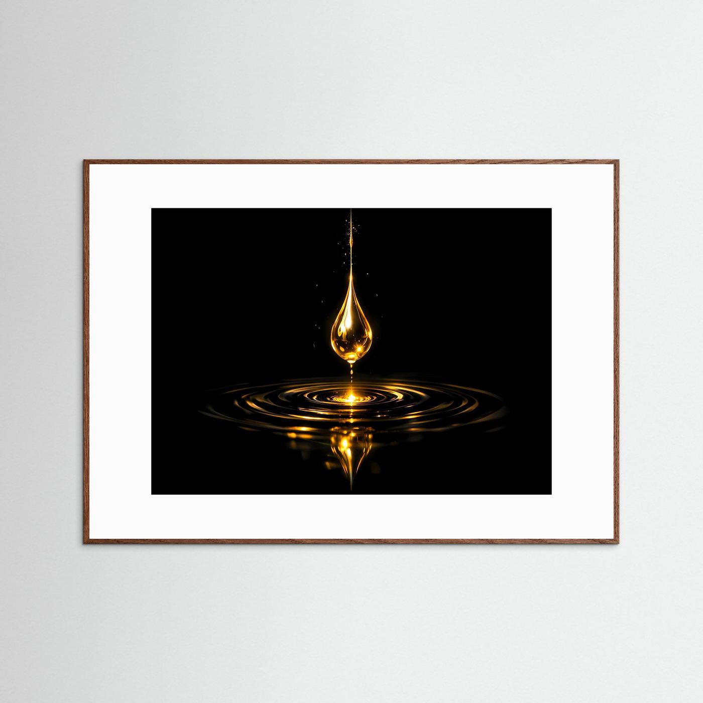 Gerahmtes Wandbild mit goldener Wassertropfen-Reflexion auf dunklem Hintergrund, rechteckig