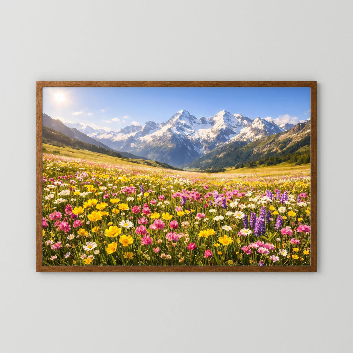 Wandbild mit Alpenblumenwiese und Bergpanorama im Holzrahmen, braun