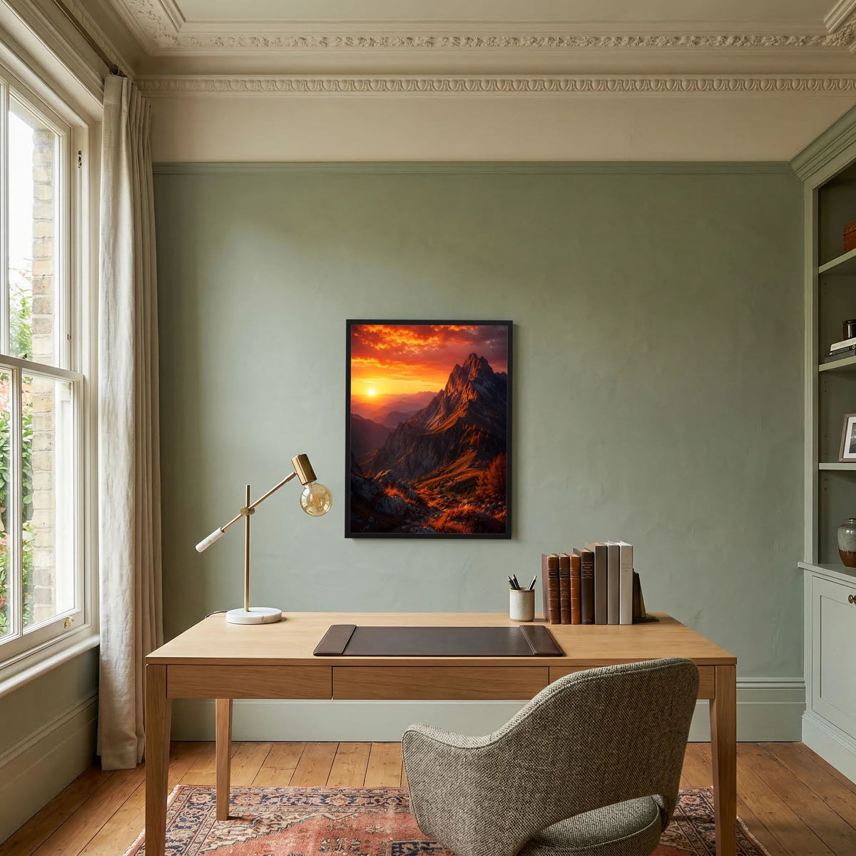 Poster im Hochformat mit Berglandschaft bei Sonnenuntergang, orangeglühende Felsformation, schwarzer Rahmen