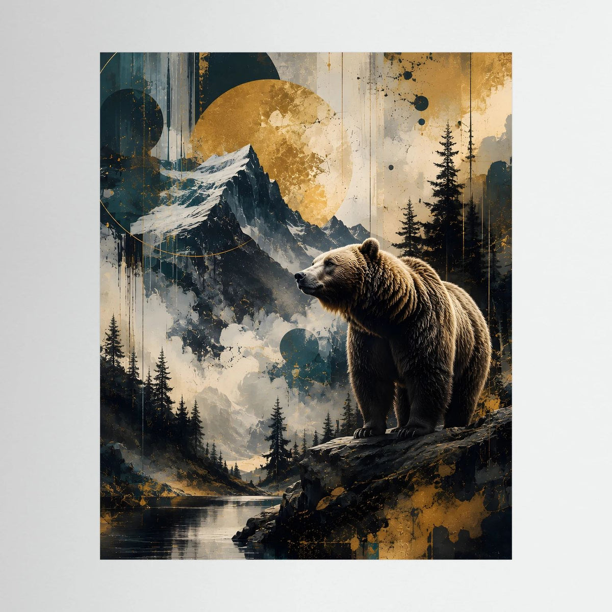 Wandposter im Hochformat mit Braunbär auf Felsen in Berglandschaft mit Tannen