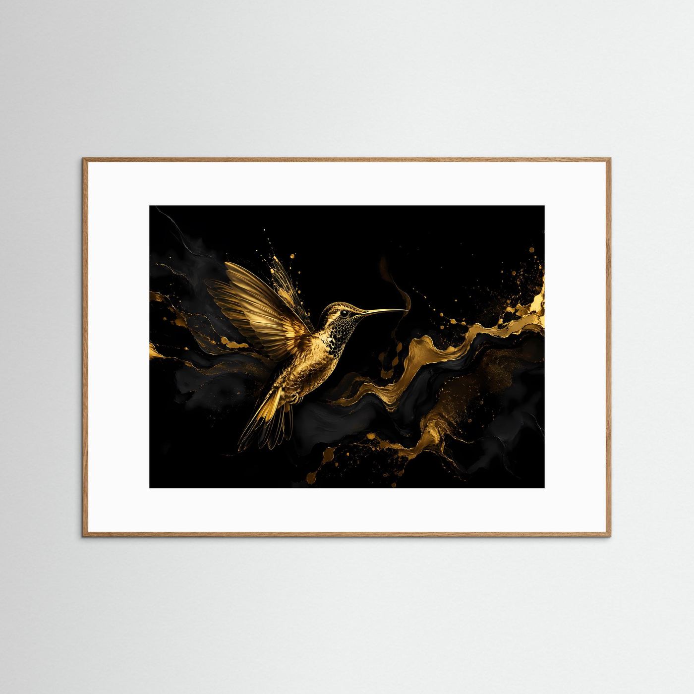 Vogelposter Querformat mit goldenem Kolibri auf dunklem Hintergrund, helle Holzrahmung