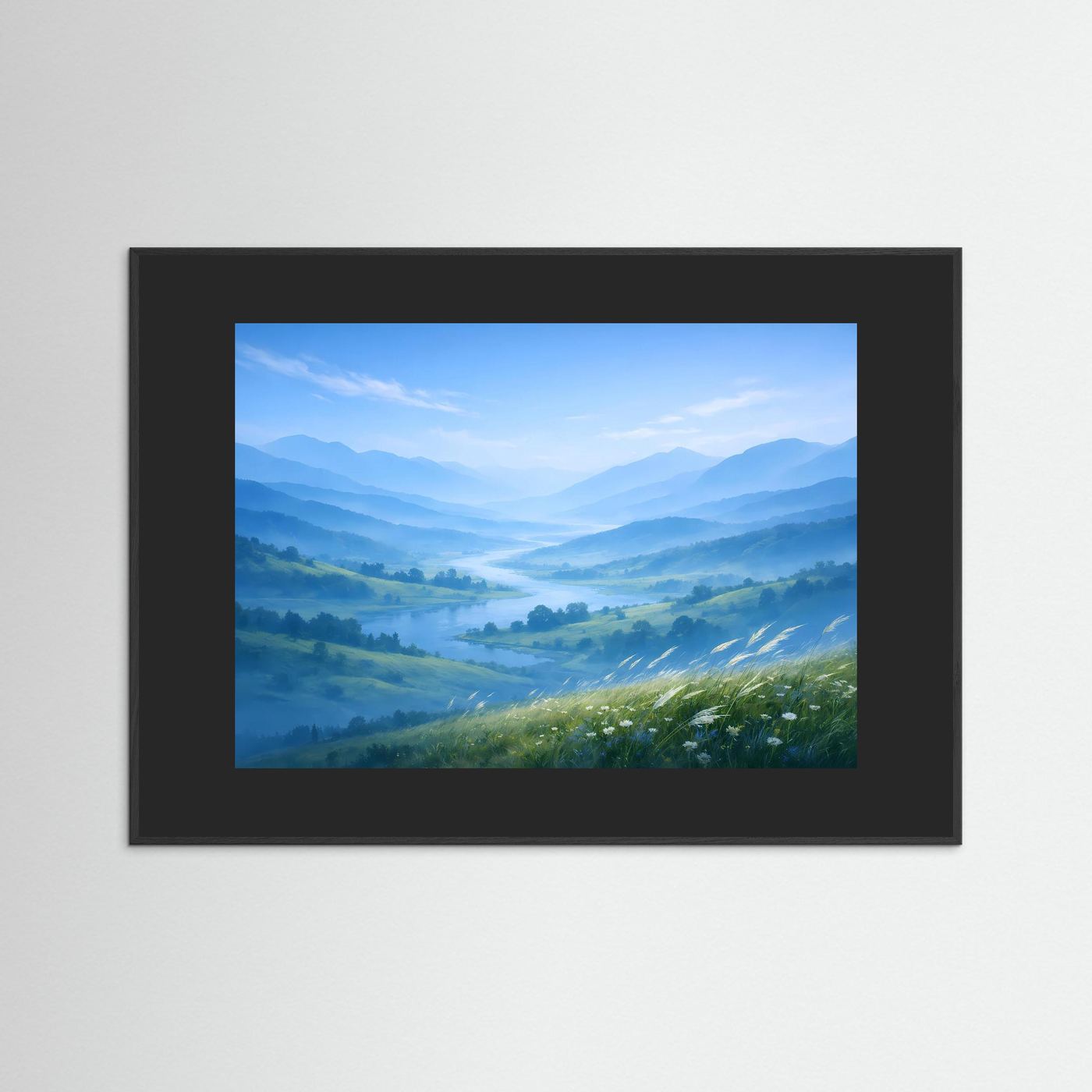 Landschaftsposter mit Bergtal, nebligem Fluss und blauem Himmel, schwarzer Holzrahmen