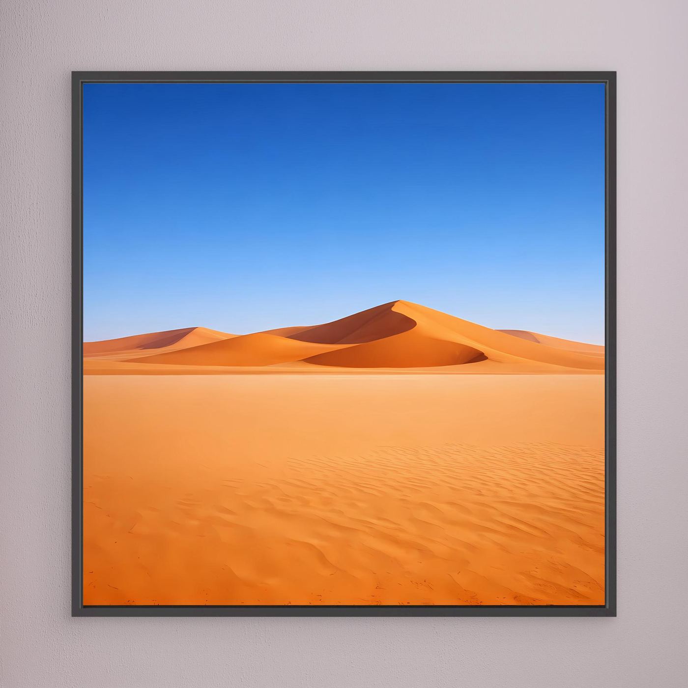 Leinwandbild: Sanddünenlandschaft mit blauem Himmel, orangefarbenem Sand, dunkler Rahmen