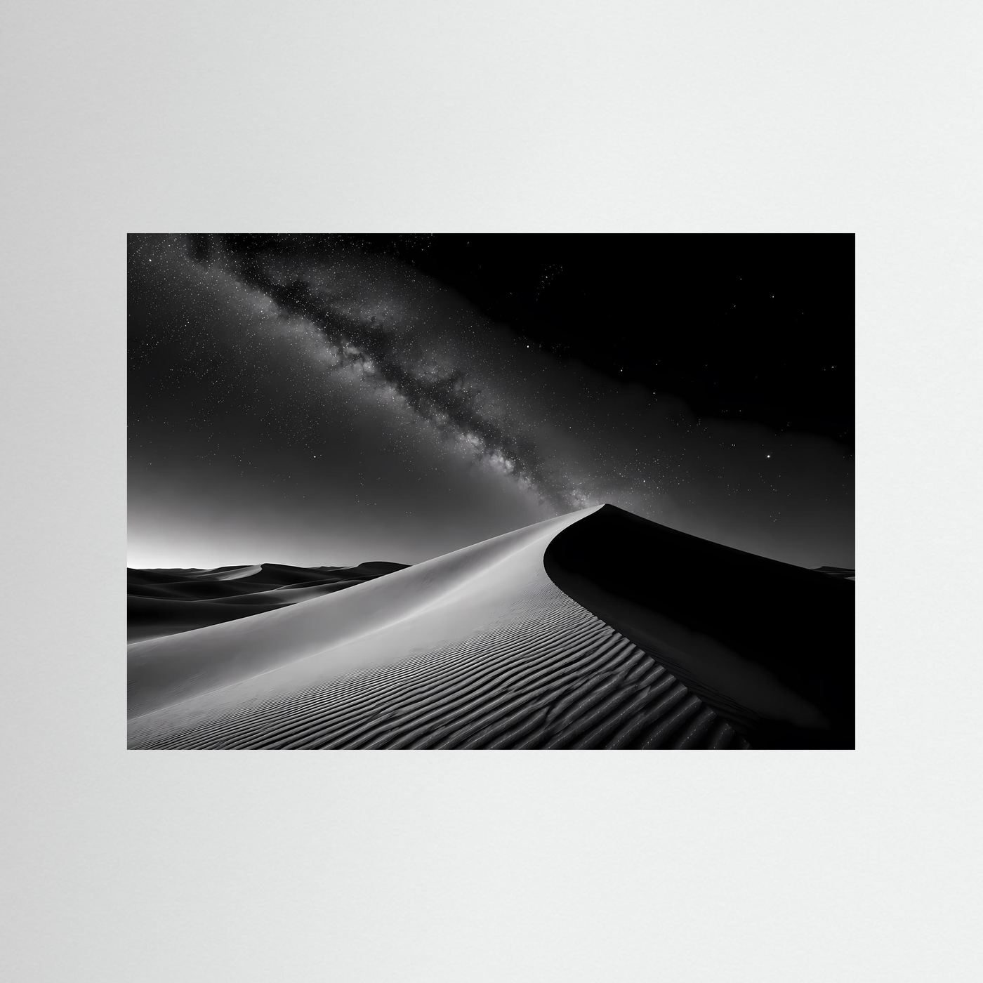 Wüste Poster Querformat | Schwarz Weiß Sanddünen mit Milchstraße & Sternenhimmel