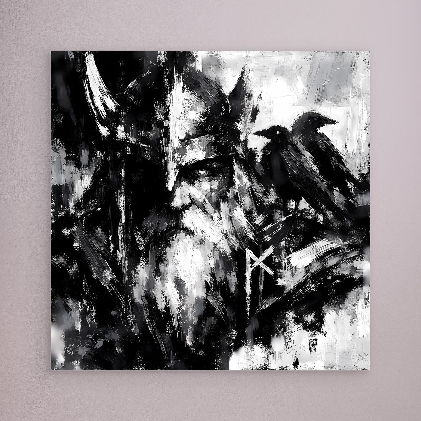 Leinwand-Wandbild mit Odin-Porträt, Rabe und Runensymbol in Schwarzweiß, ohne sichtbaren Rahmen.