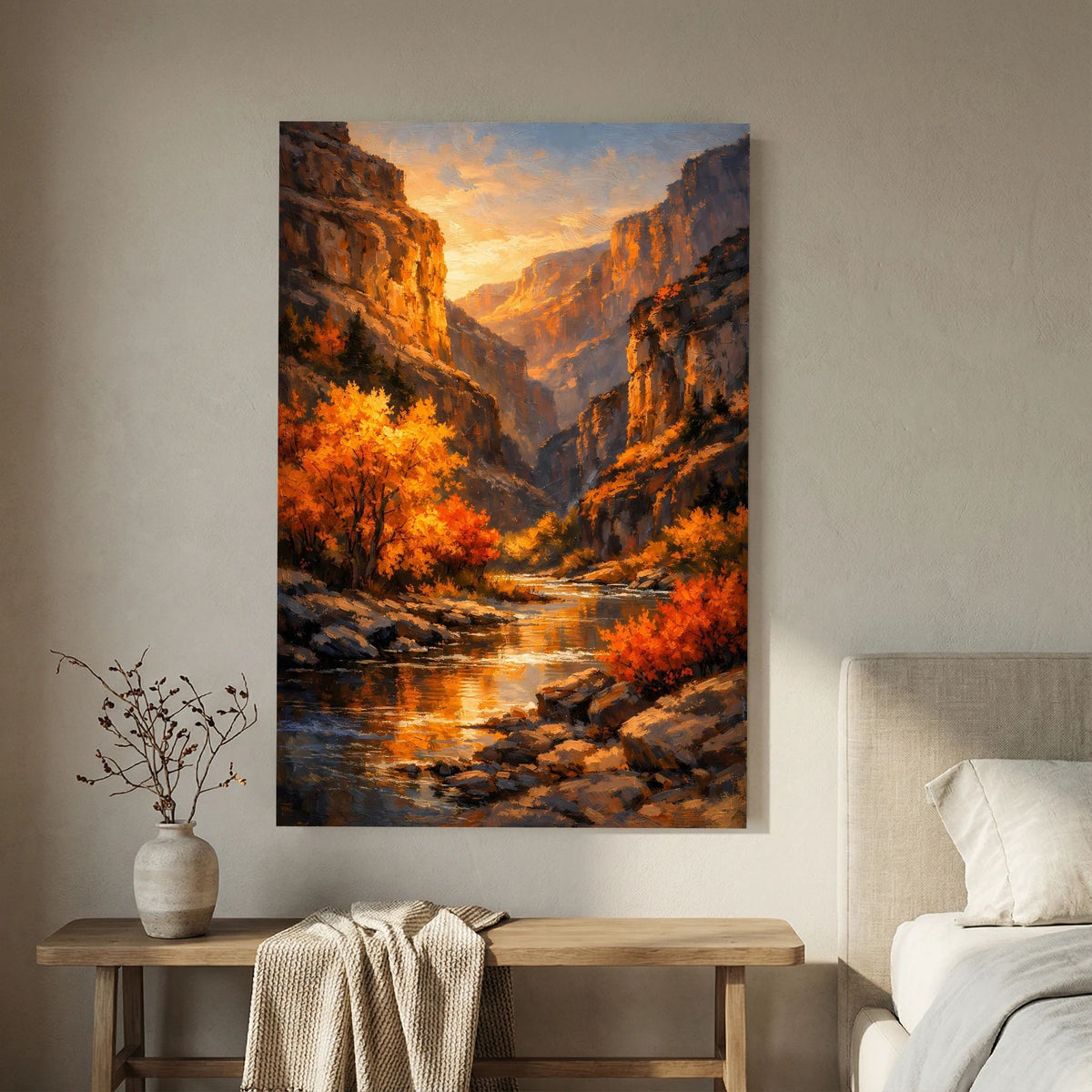 Hochkantiges Wandbild mit Canyon, Bachlauf und orangefarbenem Herbstlaub im Tal