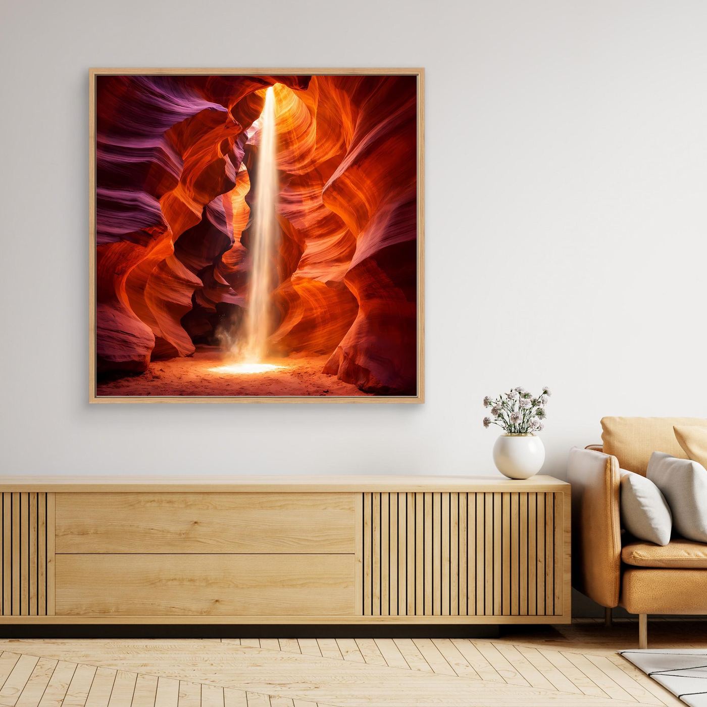 Leinwandbild mit orange-rotem Höhlenmotiv und Lichtstrahl, goldbrauner Rahmen