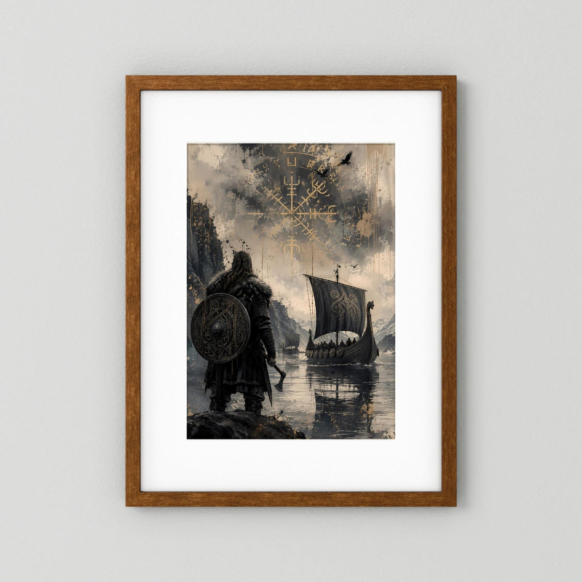 Poster im Hochformat mit braunem Holzrahmen: Wikinger-Krieger, Langschiff und Runen