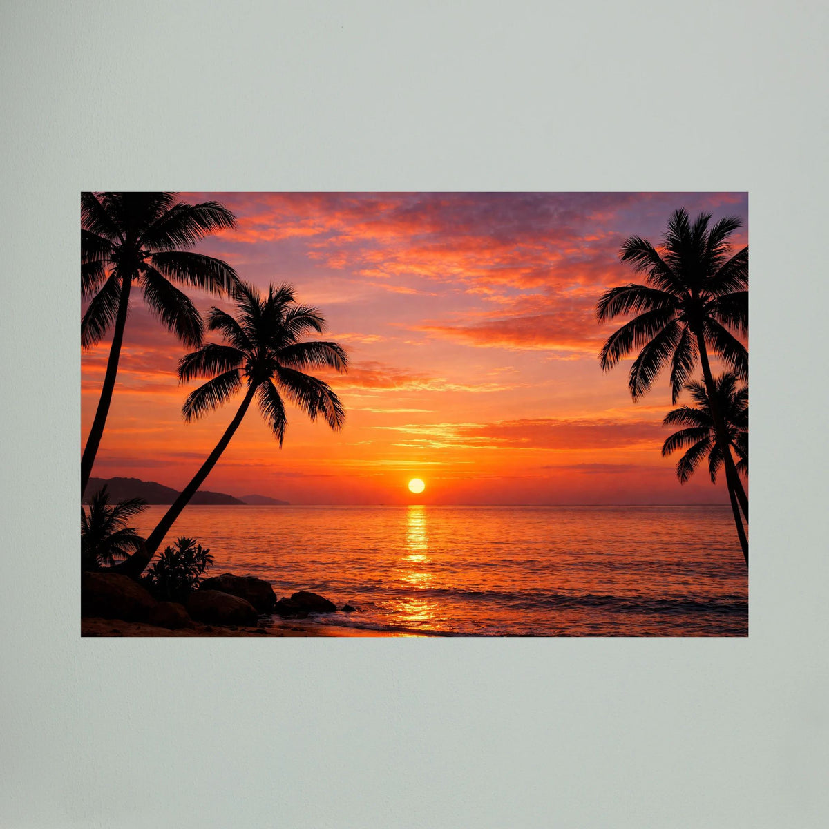 Wandbild im Querformat: Sonnenuntergang am Meer mit Palmen an beiden Seiten