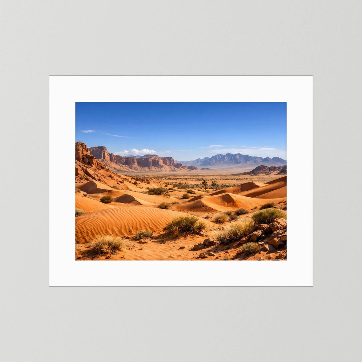 Poster mit Wüstenlandschaft und Sanddünen, mit weißem Rand im Querformat