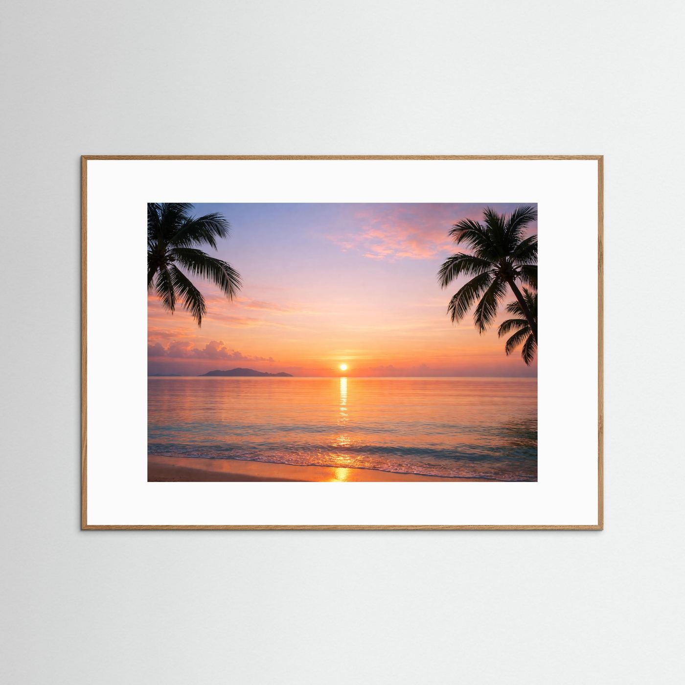 Panorama-Poster im dunklen Holzrahmen mit Palmen am Meer bei Sonnenuntergang