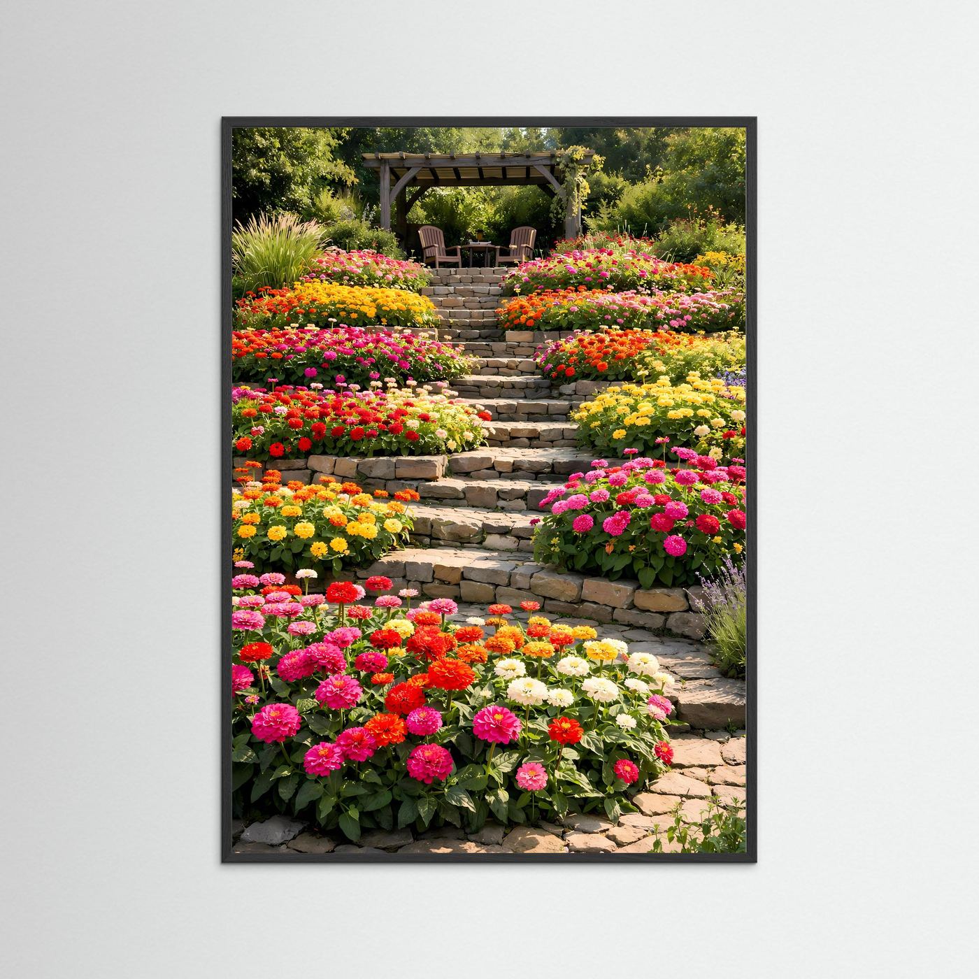 Hochkant-Garten-Poster mit Steintreppe und mehrfarbigen Blumenrabatten, gerahmt