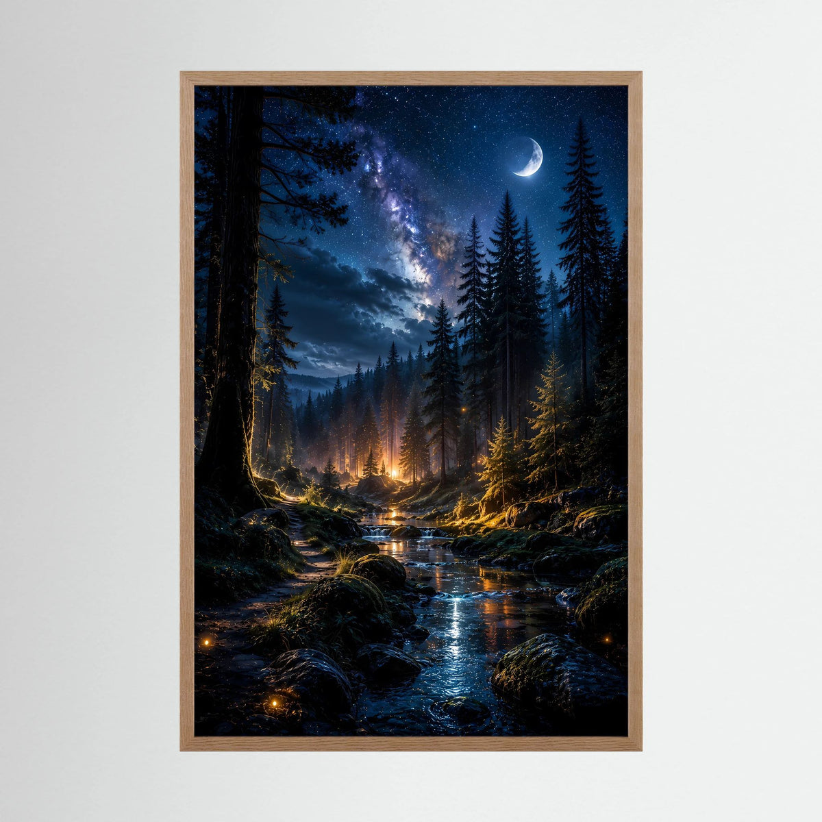 Poster Hochformat mit Rahmen in hellem Holz: nächtlicher Wald mit Mondsichel und Bach