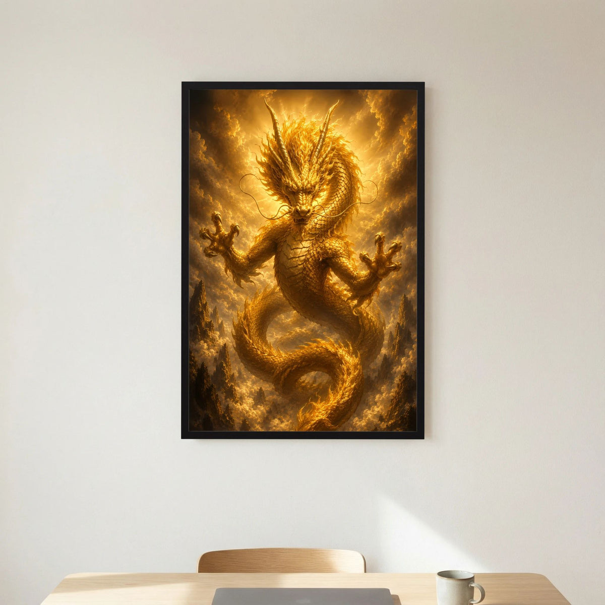 Poster im Hochformat mit goldener Drachenfigur im schwarzen Rahmen