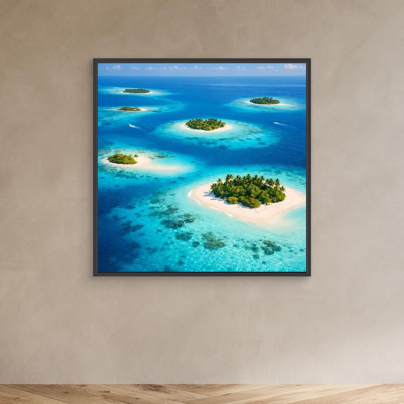 Leinwandbild mit Luftaufnahme tropischer Inseln, türkisfarbenes Wasser und Sandstränden im schwarzen Rahmen.