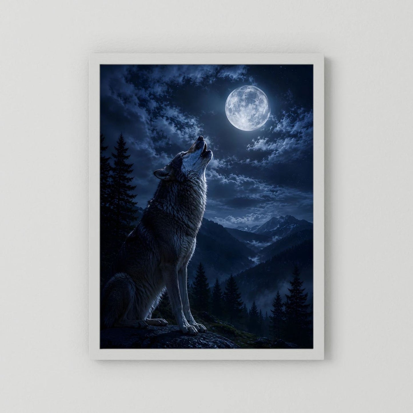 Wandbild im Hochformat ohne Rahmen: Heulender Wolf im Mondlicht vor Waldlandschaft