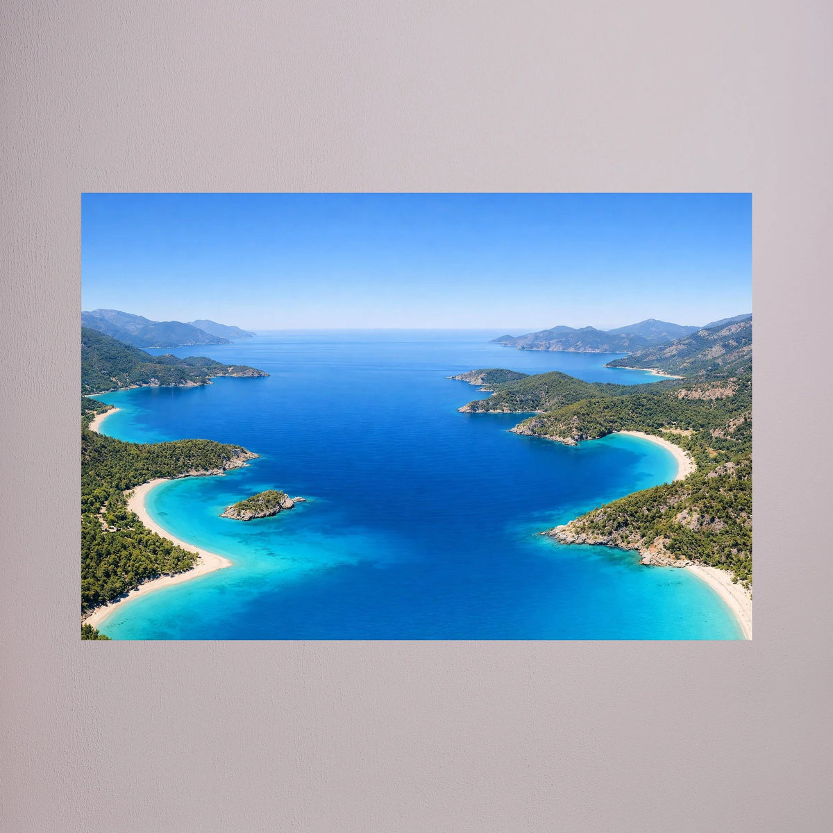 Poster im Querformat mit Panorama der Blauen Lagune und sandigen Buchten