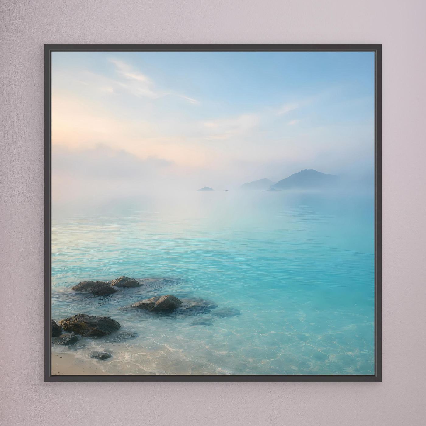 Meerbild auf Leinwand mit schwarzem Rahmen: türkisfarbenes Meer, Nebel über dem Wasser